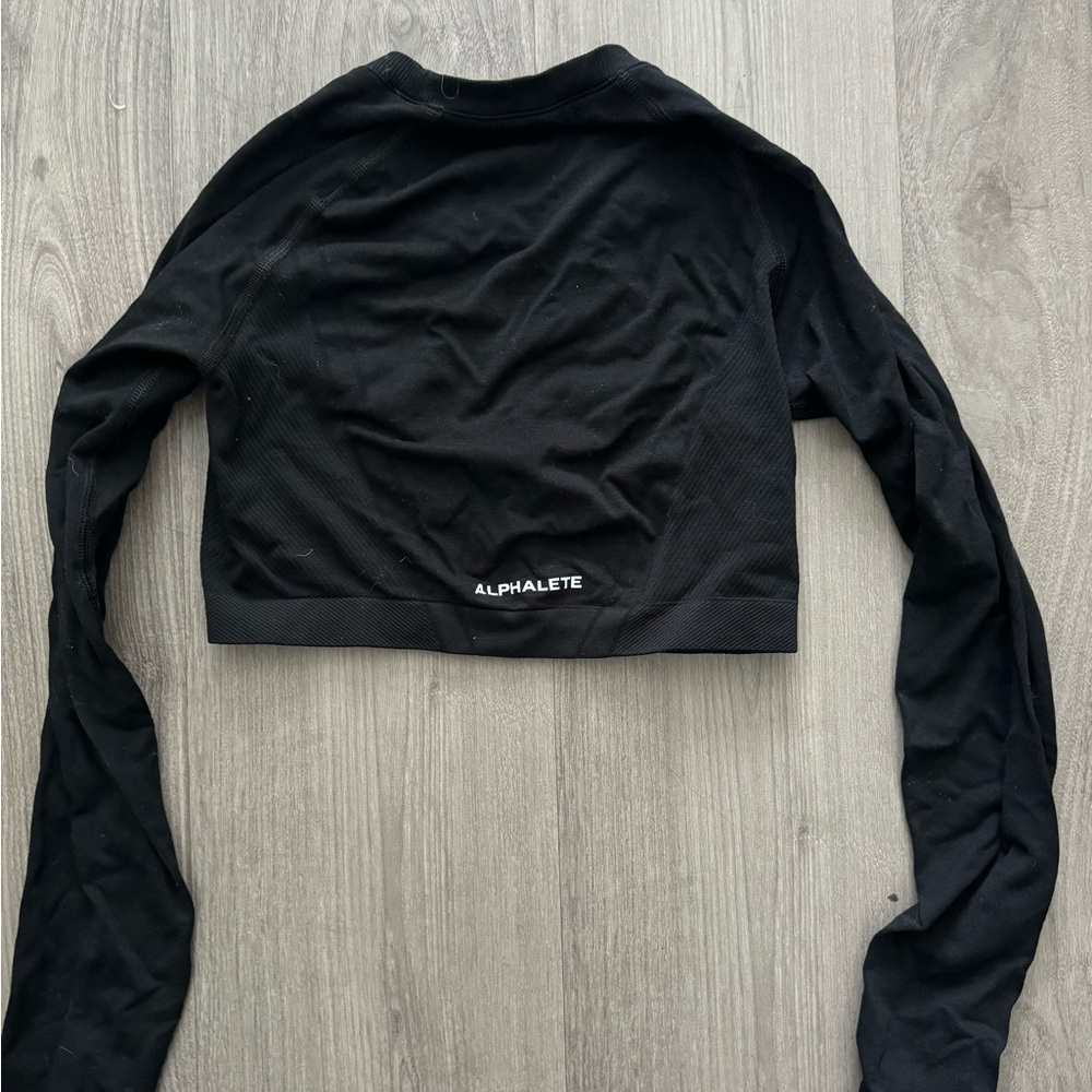 Alphalete Black Cropped Long-Sleeve Athletic Top